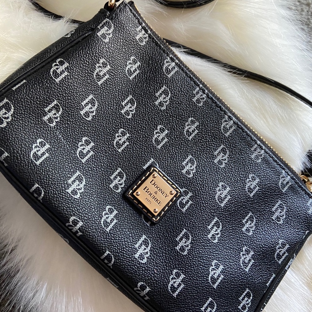🤎AUTHENTIC Dooney and Bourke🤎